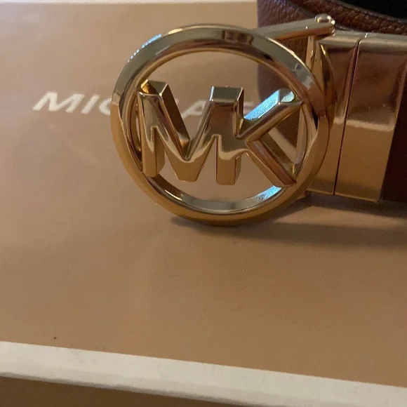 Michael Kors Reversible Black/ Tan Two Tone MK Circle Logo Bucket Belt
